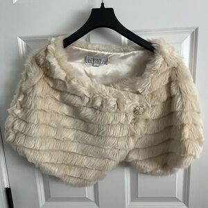 Tahari Size Large Faux Fur Shawl